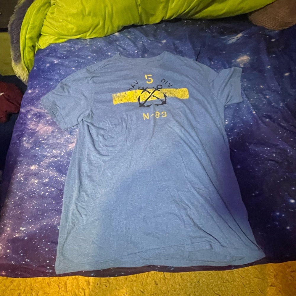 Men’s Nautica Blue graphic T-Shirt- size XL🔥